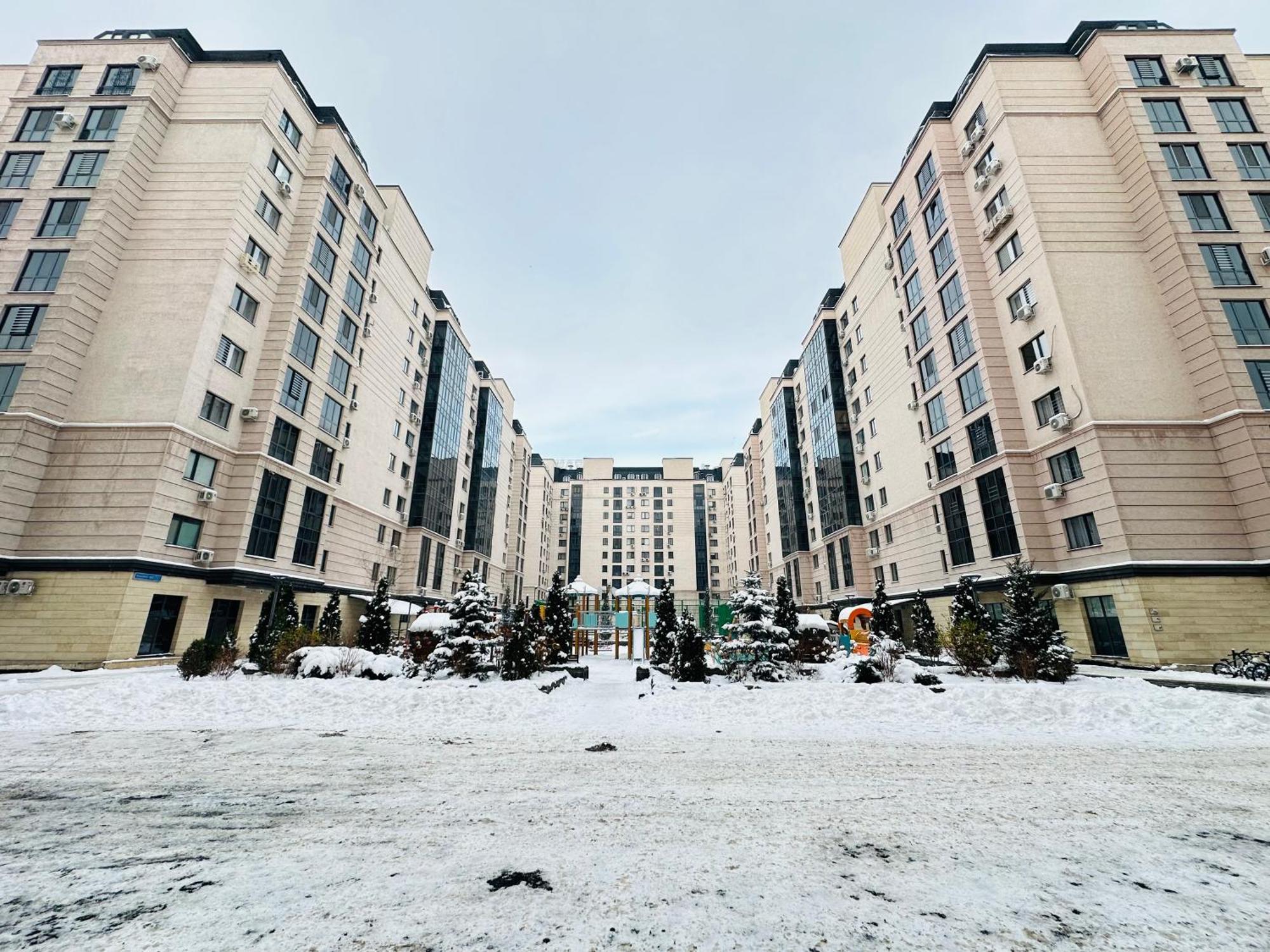 Apartamento Vostochnyi Park Apartament In The Center Of Almatý Exterior foto